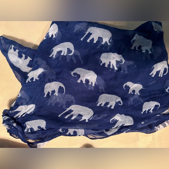 Scarfs - Picture 2 of 10